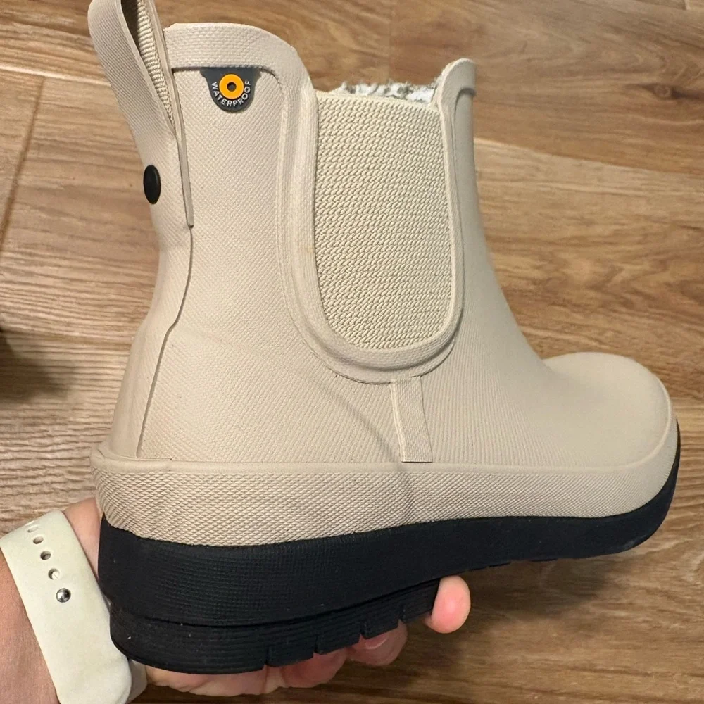 Bogs Amanda ll Chelsea Rain Boots in Light Taupe with Heathered Lining